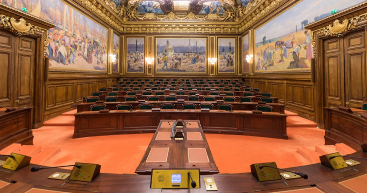 La salle de l'assemblée générale du Conseil d'État